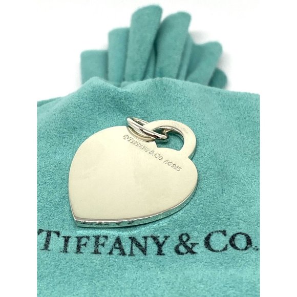 Large Return to Tiffany Etched Heart and Arrow Pendant, Necklace Sterling Silver - Picture 11 of 12